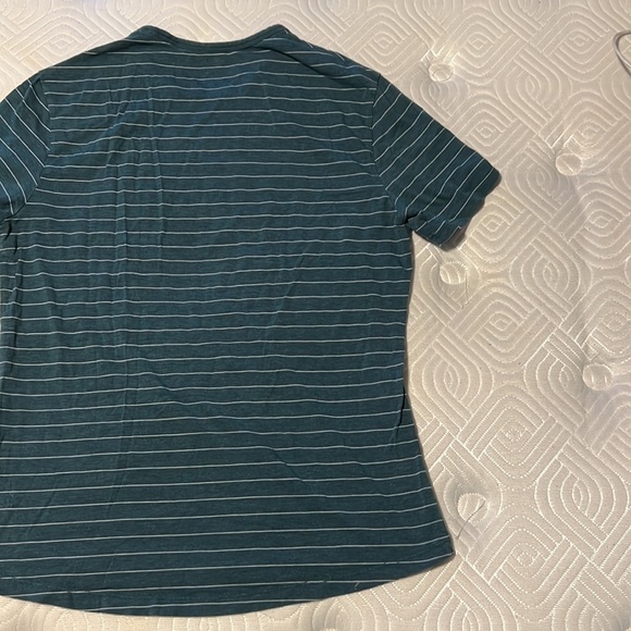 Lululemon medium green shirt. - Picture 4 of 5